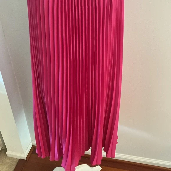 Banana Republic NWT raspberry pleated dress - Picture 4 of 11